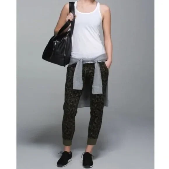 Lululemon | No Sweat Pant Jogger - Mystic Jungle Fatigue Green - Picture 3 of 3